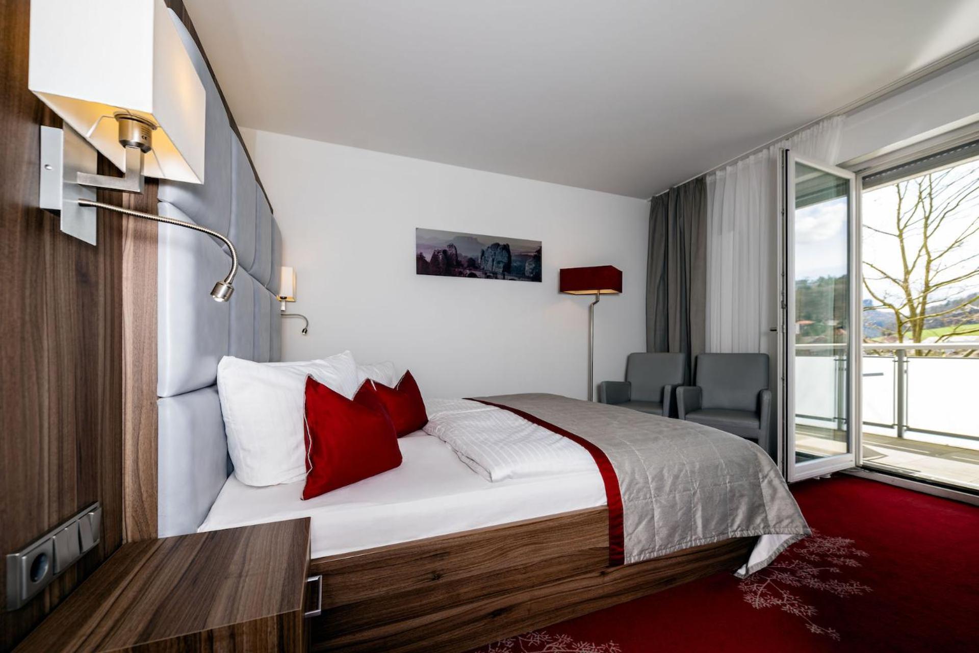 Comfort double room side river view balcony