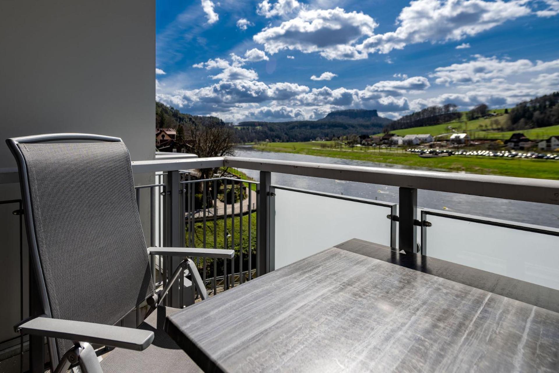 Superior room river view balcony 1floor